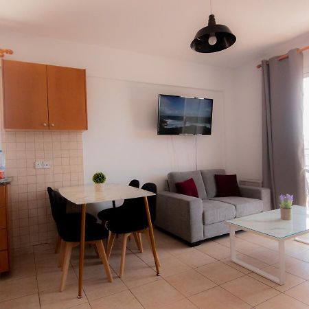 Amelia Two Bedroom Apartment - 202 파포스 외부 사진
