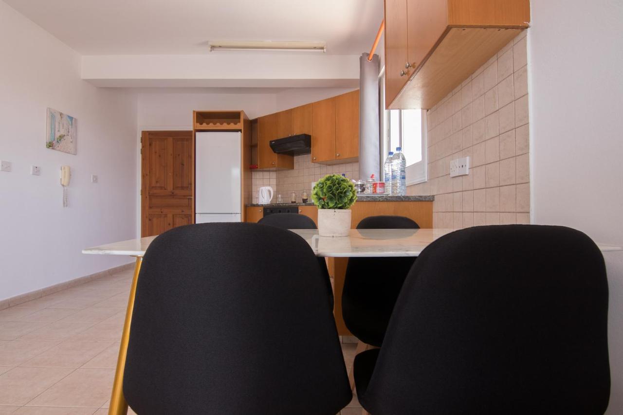 Amelia Two Bedroom Apartment - 202 파포스 외부 사진