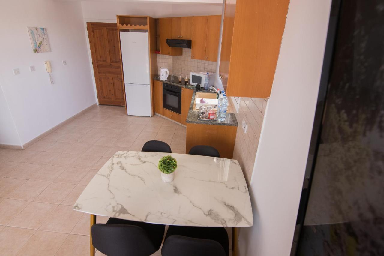 Amelia Two Bedroom Apartment - 202 파포스 외부 사진